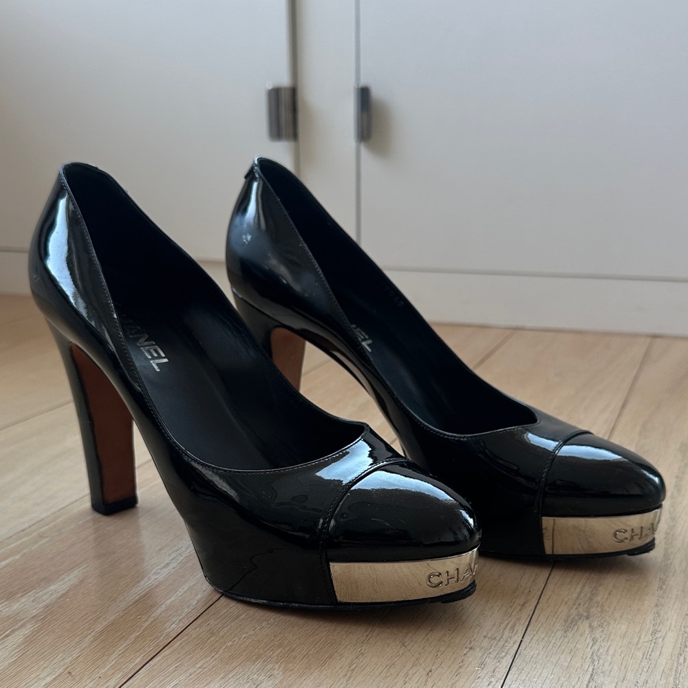 CHANEL Black and Silver Patent Leather Heels